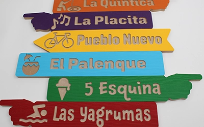 gallery sign using destinations in Spanish